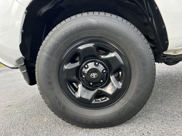 Photo of 2020 Super White Toyota Tacoma