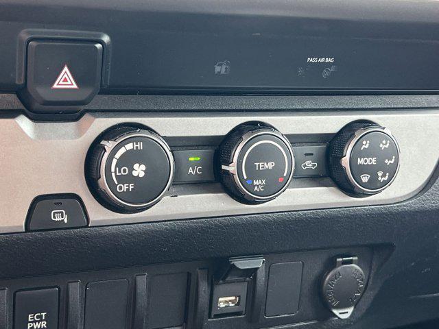 Photo of 2020 Super White Toyota Tacoma