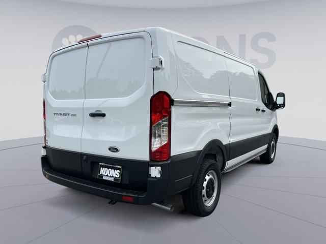 Photo of 2025 Oxford White Ford Transit-250