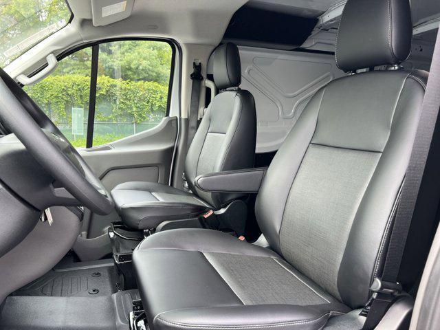 Photo of 2025 Oxford White Ford Transit-250