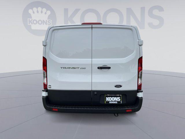 Photo of 2025 Oxford White Ford Transit-250