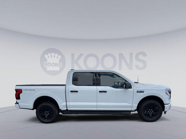 Photo of 2025 Oxford White Ford F-150 Lightning