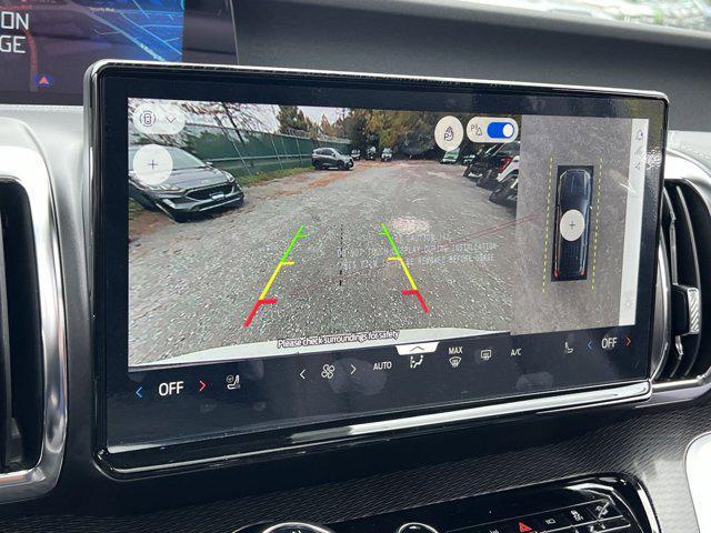 Photo of 2025 White Metallic Ford Expedition Max