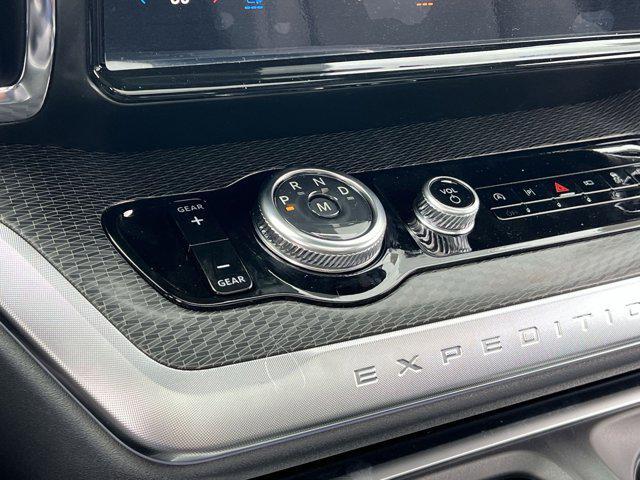 Photo of 2025 White Metallic Ford Expedition Max
