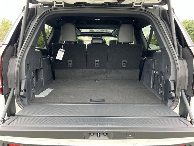 Photo of 2025 White Metallic Ford Expedition Max