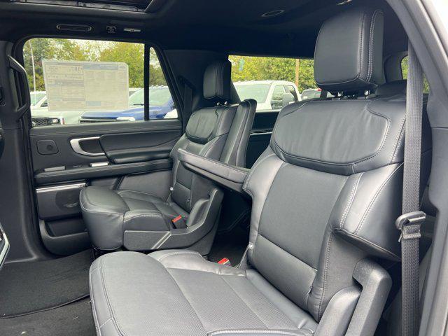 Photo of 2025 White Metallic Ford Expedition Max