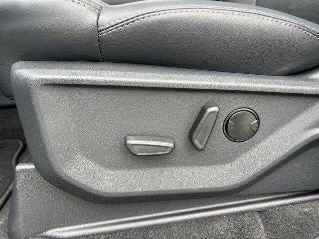 Photo of 2025 White Metallic Ford Expedition Max