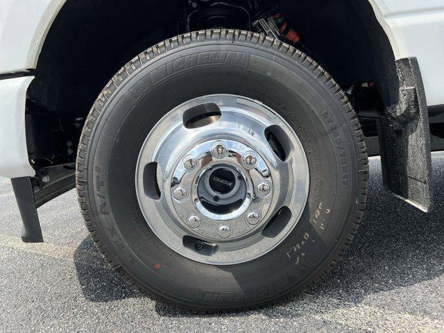 Photo of 2025 Star White Metallic Tri-Coat Ford F-350