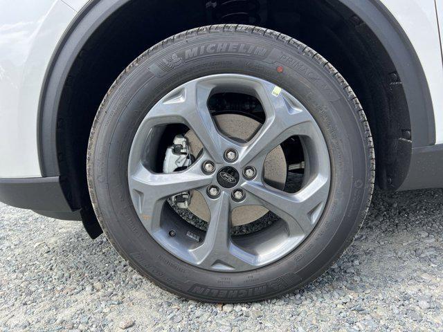 Photo of 2025 White Metallic Ford Escape