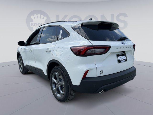 Photo of 2025 White Metallic Ford Escape