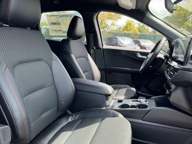 Photo of 2025 White Metallic Ford Escape