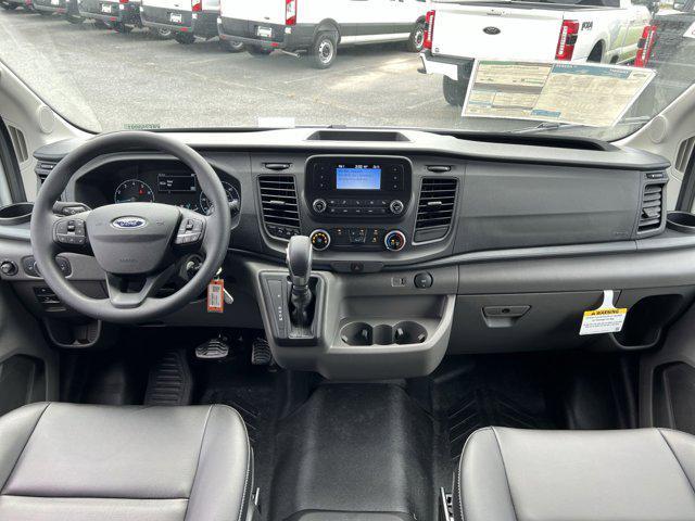 Photo of 2025 Oxford White Ford Transit-250