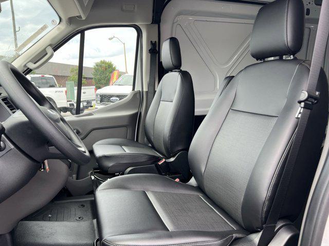 Photo of 2025 Oxford White Ford Transit-250