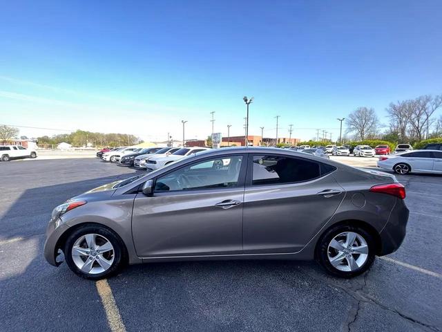 Photo of 2013 Tan Hyundai ELANTRA