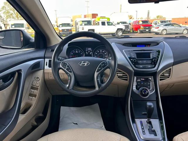 Photo of 2013 Tan Hyundai ELANTRA