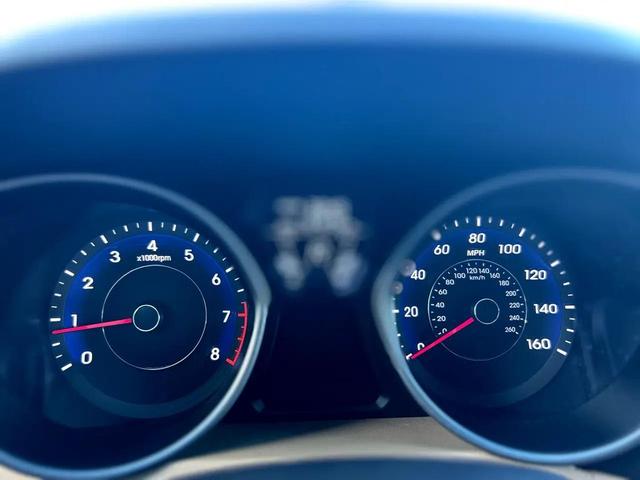 Photo of 2013 Tan Hyundai ELANTRA