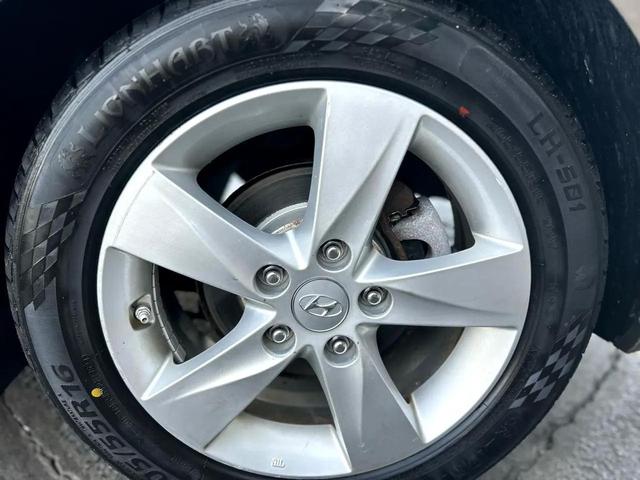 Photo of 2013 Tan Hyundai ELANTRA