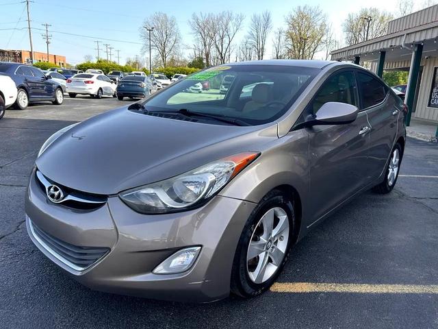 Photo of 2013 Tan Hyundai ELANTRA