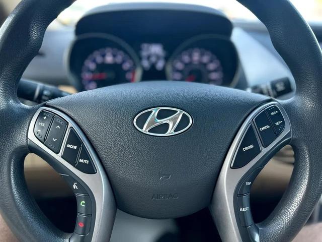 Photo of 2013 Tan Hyundai ELANTRA
