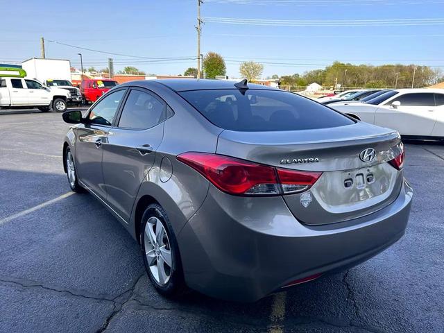 Photo of 2013 Tan Hyundai ELANTRA