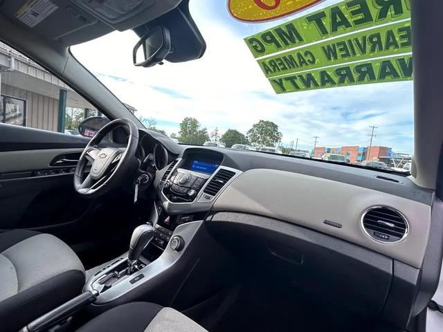 Photo of 2016 Summit White Chevrolet Cruze Limited