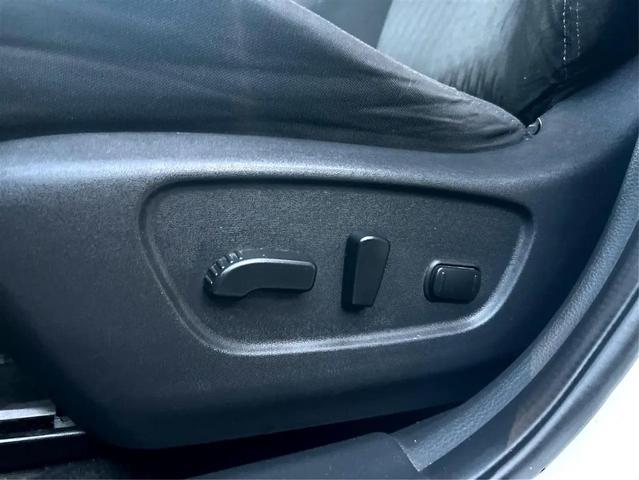 Photo of 2017 White Nissan Rogue