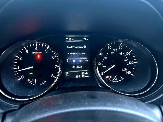 Photo of 2017 White Nissan Rogue