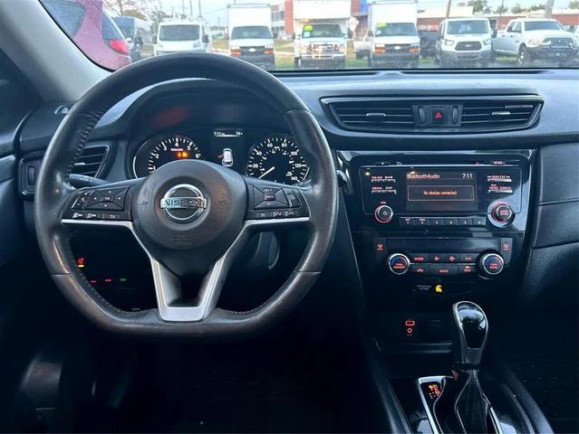 Photo of 2017 White Nissan Rogue