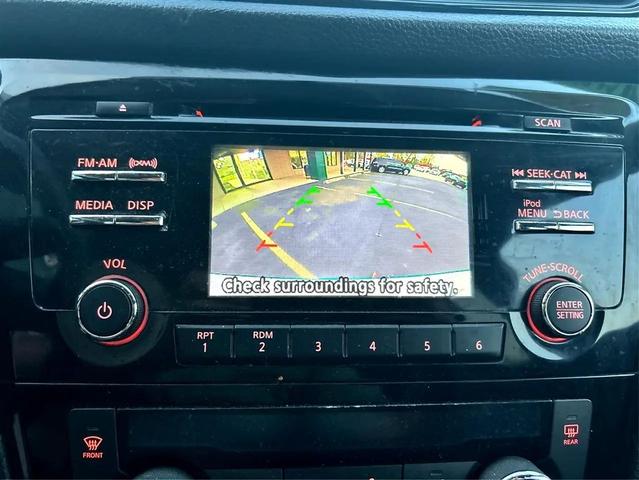 Photo of 2017 White Nissan Rogue