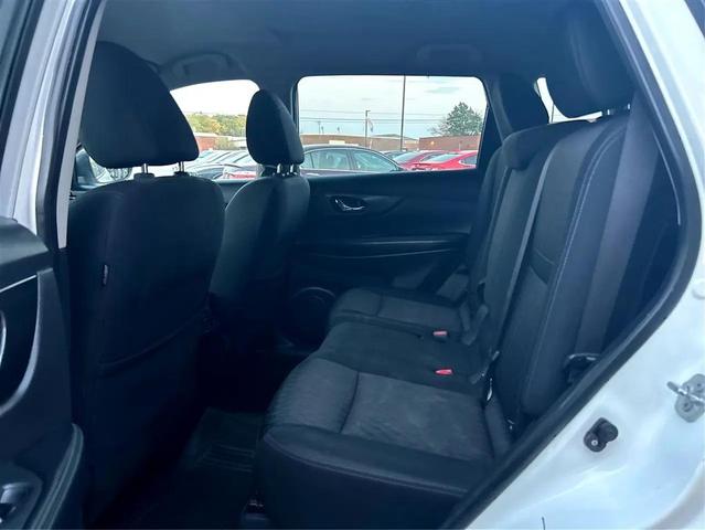 Photo of 2017 White Nissan Rogue