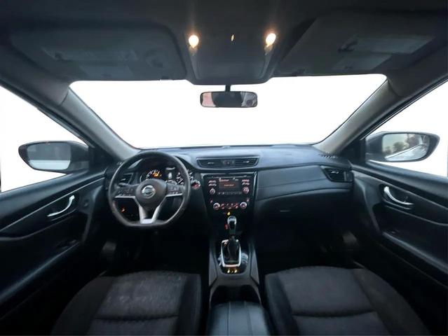 Photo of 2017 White Nissan Rogue