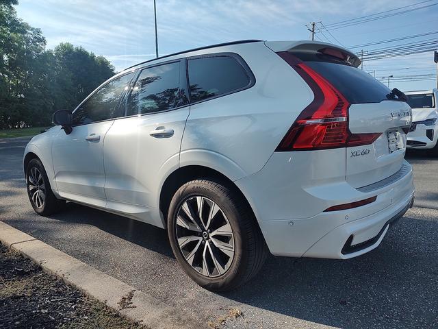 Photo of 2024 Crystal White Metallic Volvo XC60