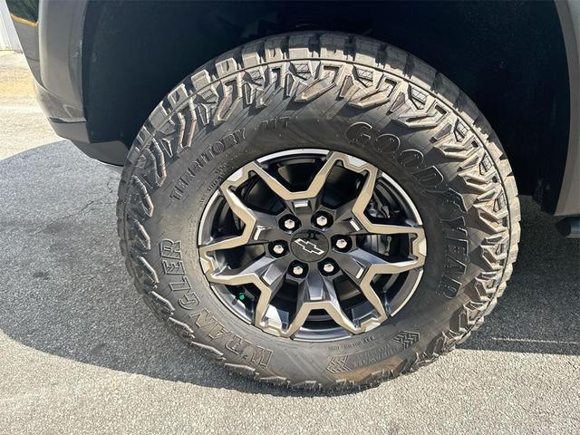 Photo of 2025 Black Chevrolet Colorado