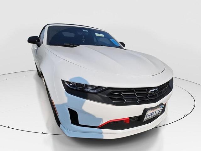 Photo of 2023 Summit White Chevrolet Camaro