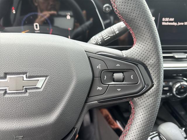 Photo of 2025 Mosaic Black Metallic Chevrolet Trax