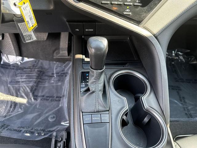 Photo of 2023 Ice Cap Toyota Camry