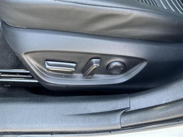 Photo of 2023 Ice Cap Toyota Camry