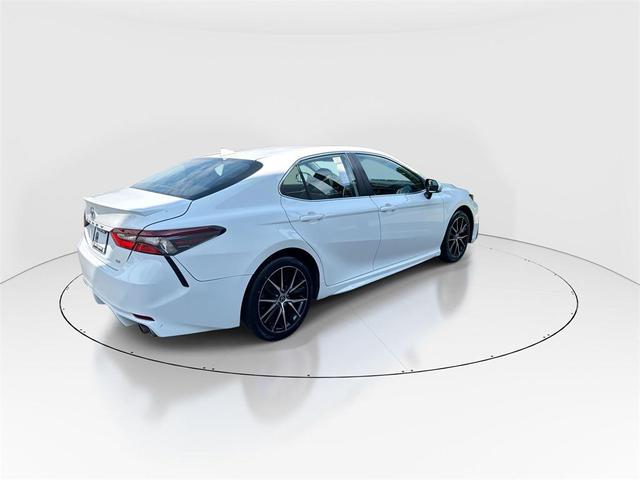 Photo of 2023 Ice Cap Toyota Camry