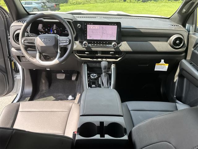 Photo of 2025 Summit White Chevrolet Colorado