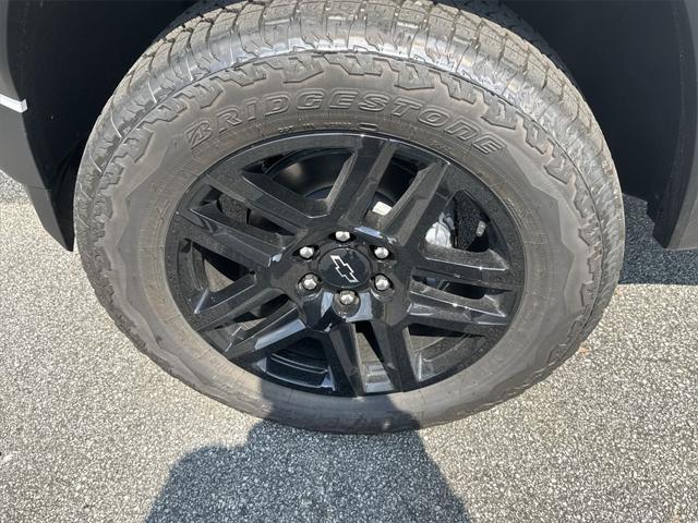 Photo of 2025 Summit White Chevrolet Colorado