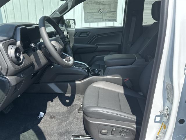 Photo of 2025 Summit White Chevrolet Colorado