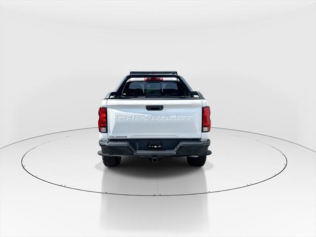 Photo of 2025 Summit White Chevrolet Colorado