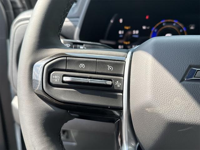 Photo of 2025 Summit White Chevrolet Colorado