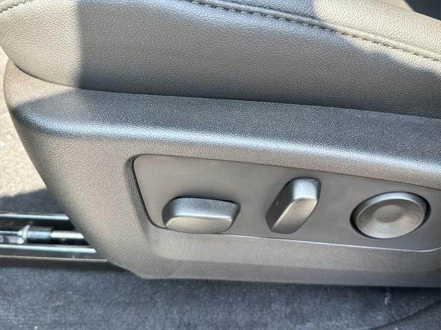 Photo of 2025 Summit White Chevrolet Colorado
