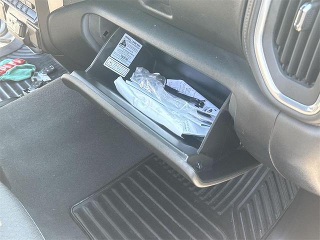 Photo of 2021 Silver Ice Metallic Chevrolet Silverado 1500