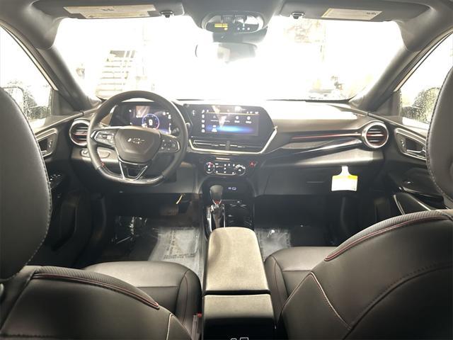 Photo of 2025 Summit White Chevrolet Trax