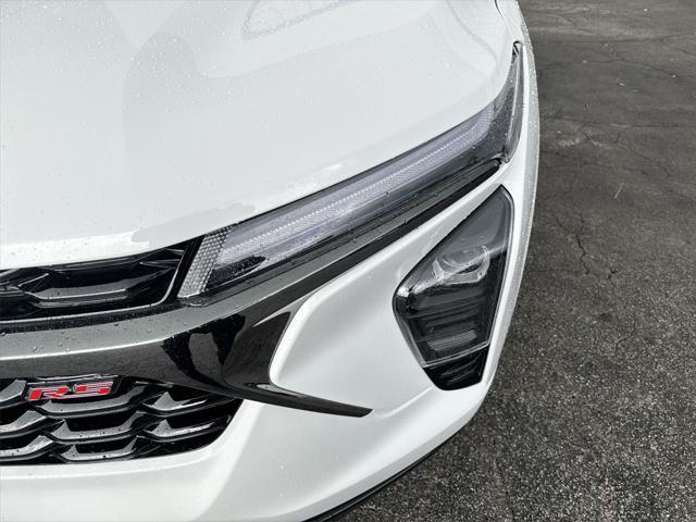 Photo of 2025 Summit White Chevrolet Trax