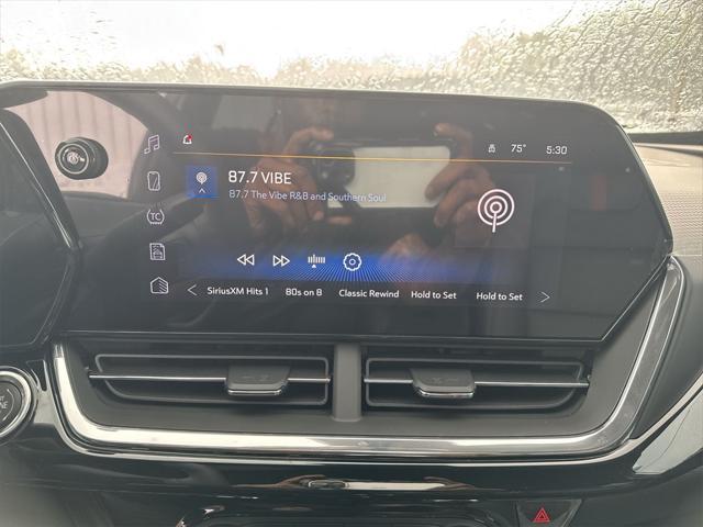 Photo of 2025 Summit White Chevrolet Trax