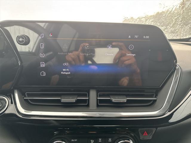 Photo of 2025 Summit White Chevrolet Trax