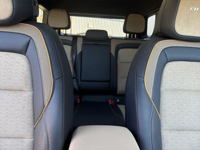Photo of 2025 Mosaic Black Metallic Chevrolet Equinox